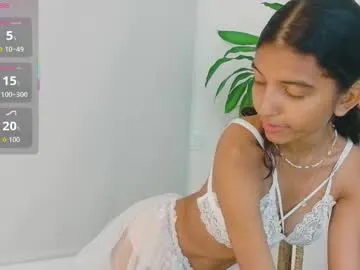 yuliethpetite Image 12